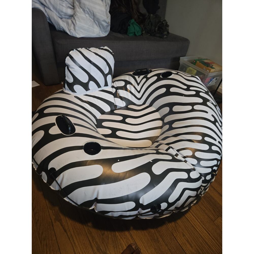 White Claw Sweepstakes Exclusive Inflatable River Tube Lounge B. Monroe Rare